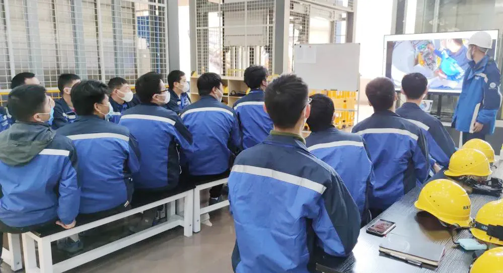 专业介绍丨电梯装置与维修_万利国际